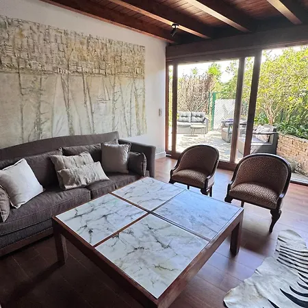 Fabuloso Bajo Con Jardines Apartment