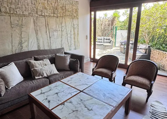 Fabuloso Bajo Con Jardines Apartment